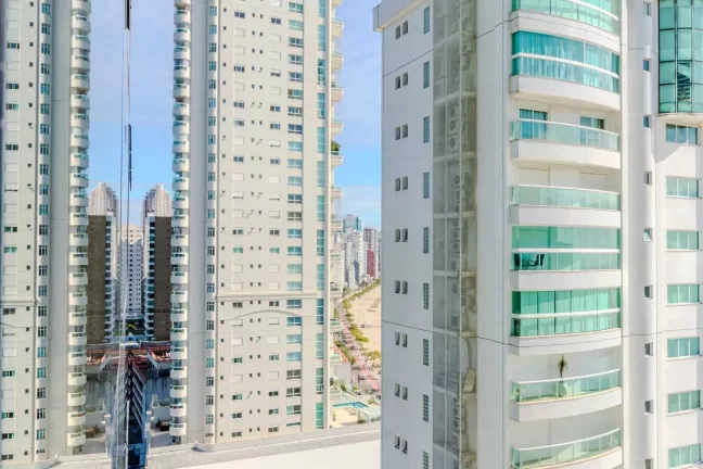 Imagem Apartamento com 3 suítes e 3 vagas de garagem em Balneário Camboriú