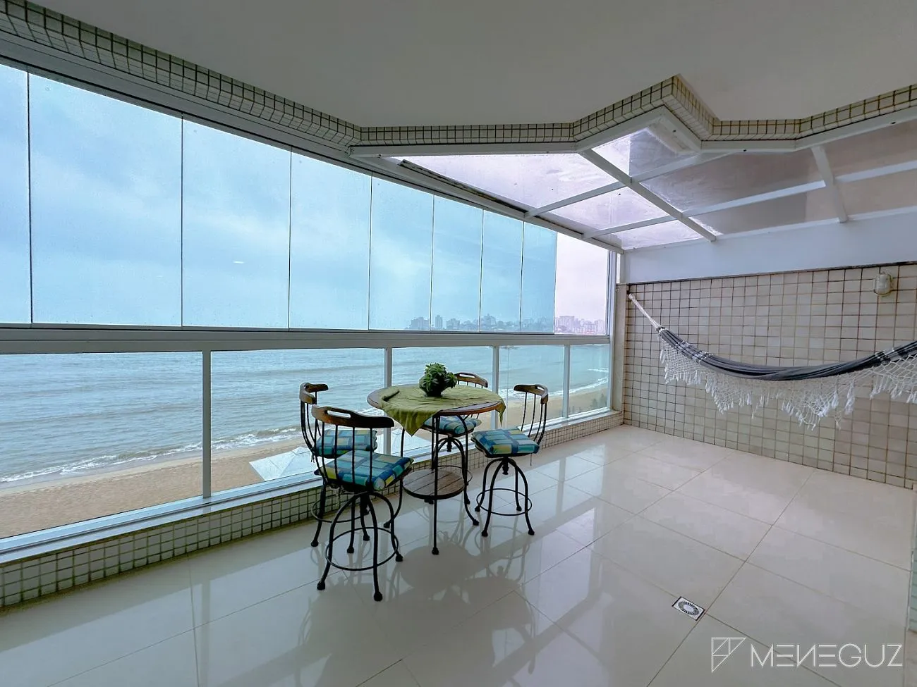 Imagem Apartamento 4 Quartos de frente para o mar com área externa!