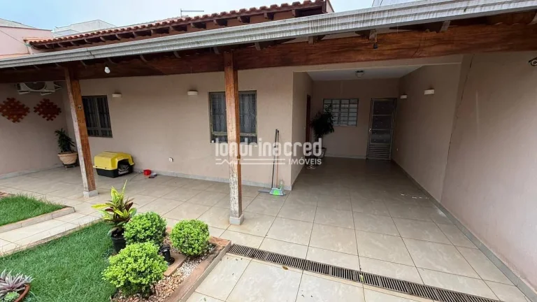 Imagem Casa à venda na Zona Norte de Londrina com 3 dormitórios, suíte, área gourmet, churrasqueira, ótima localização e 170m² construídos no bairro Sebastião ZN