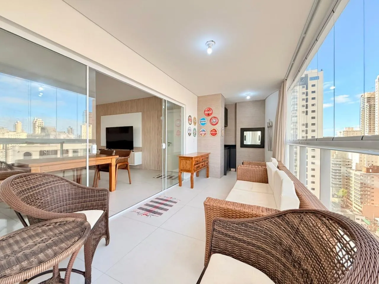 Imagem Apartamento à venda em Itapema, Meia Praia, com 3 quartos, 136m2