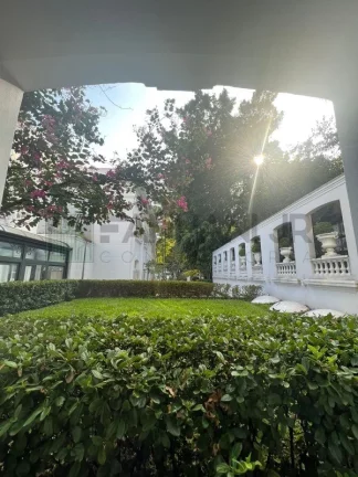 Imagem Venha conhecer esta magnífica casa disponível para aluguel, localizada no desejado bairro Jardim América, em São Paulo. Com uma área total de 1215m² e