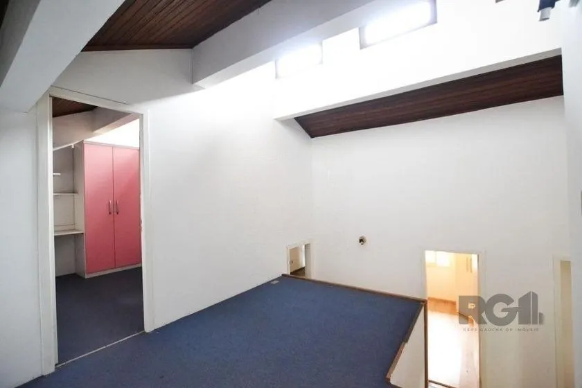 Imagem Casa de 200m² - 4 dormitórios, 4 vagas no bairro Espírito Santo