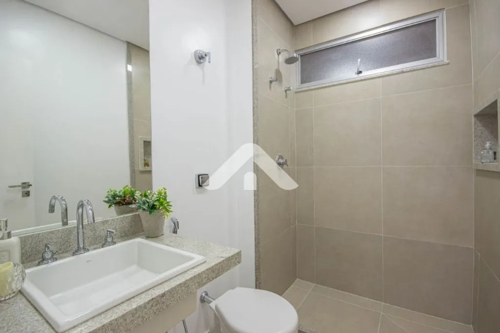 Imagem Apartamento de 106m² à Venda em Copacabana - Andar Alto, 3 Quadras da Praia