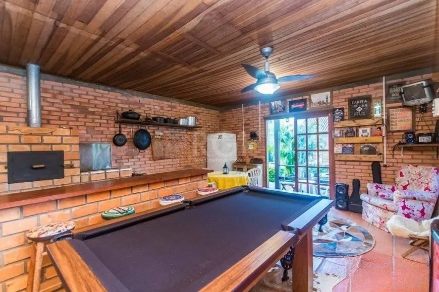 Imagem CASA DE 2 DORMITÓRIOS, PISCINA, CHURRASQUEIRA E 2 VAGAS DE GARAGEM NO BAIRRO HÍPICA
