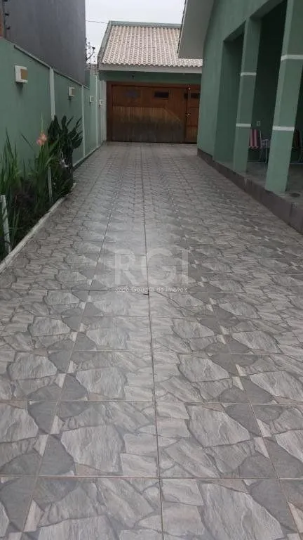 Imagem Casa com 3 dormitórios à venda, 230,11 m² por R$ 900.000,00 - Igara III - Canoas/RS