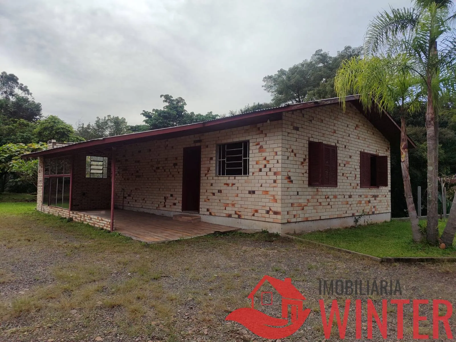Imagem Pavilhão de 1.558,37m² + casa de caseiro em área de 14.485,00m²