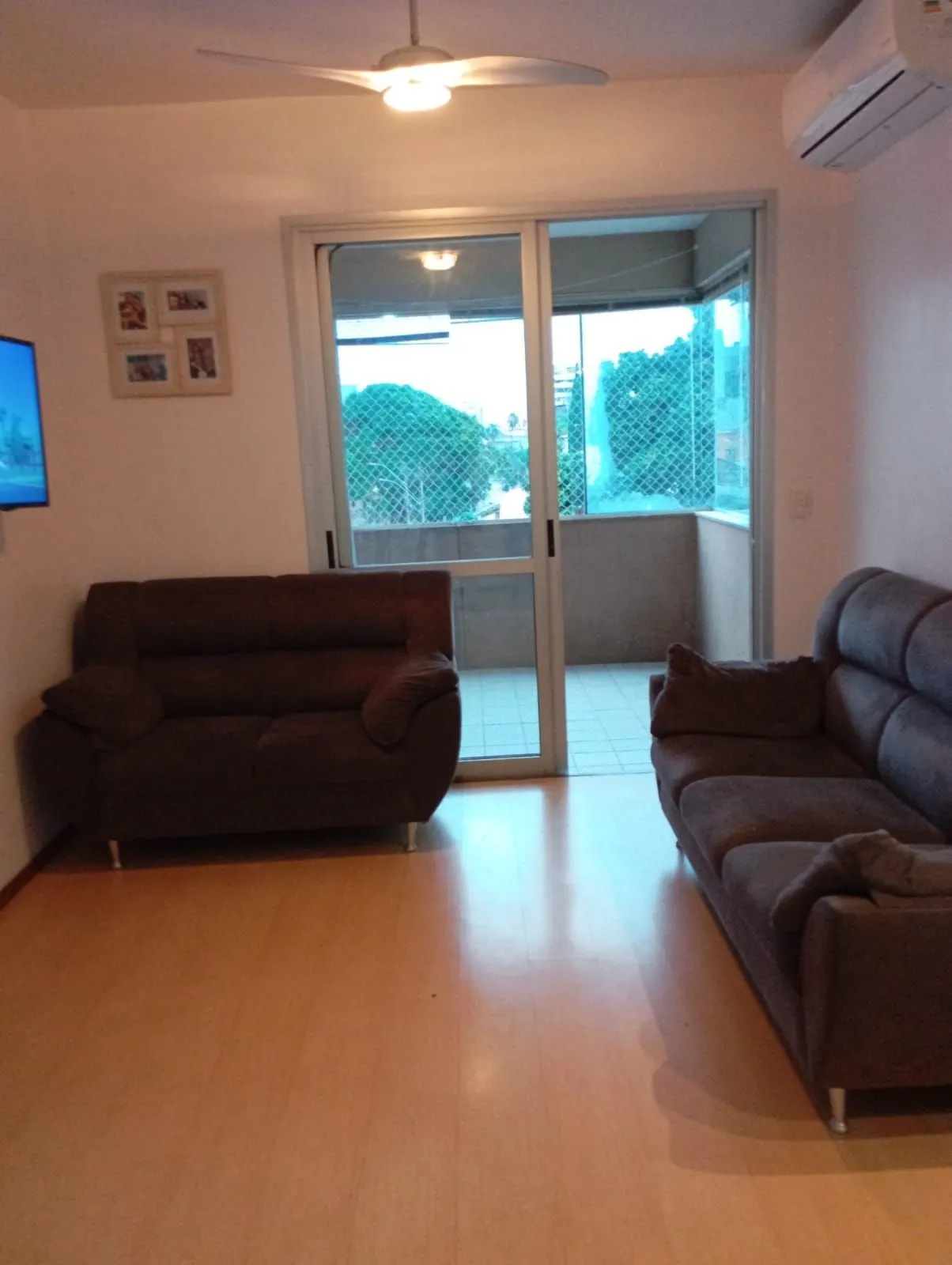Imagem Apartamento com 02 quartos e 01 vaga coberta no Bairro Menino Deus, Porto Alegre