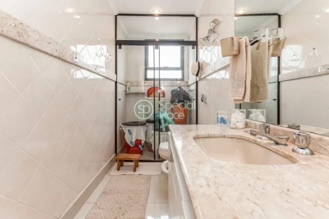 Imagem Linda cobertura triplex em rua super procurada do bairro. São 391m2 com 4 dormitórios ( 1 suíte )...