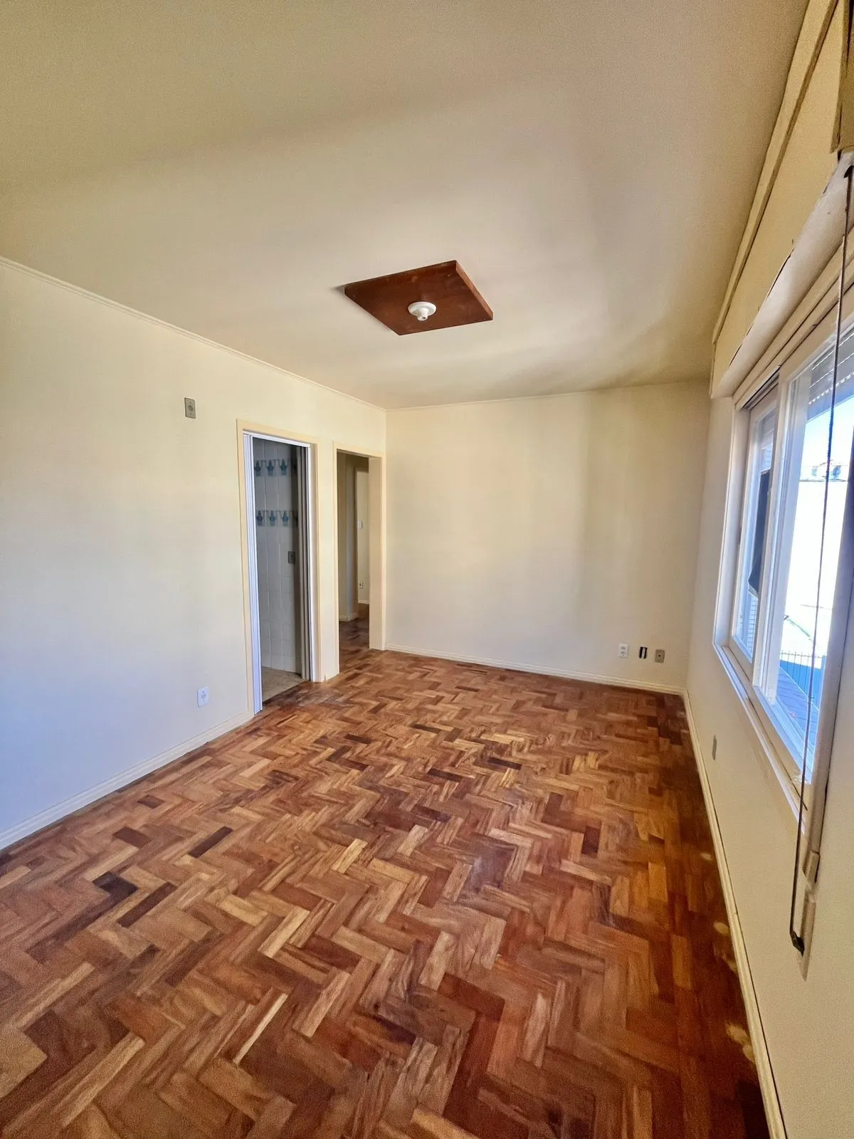 Imagem 02 dorm, 73 m², sol da tarde, com vaga, dep e banho aux, no Passo da Areia