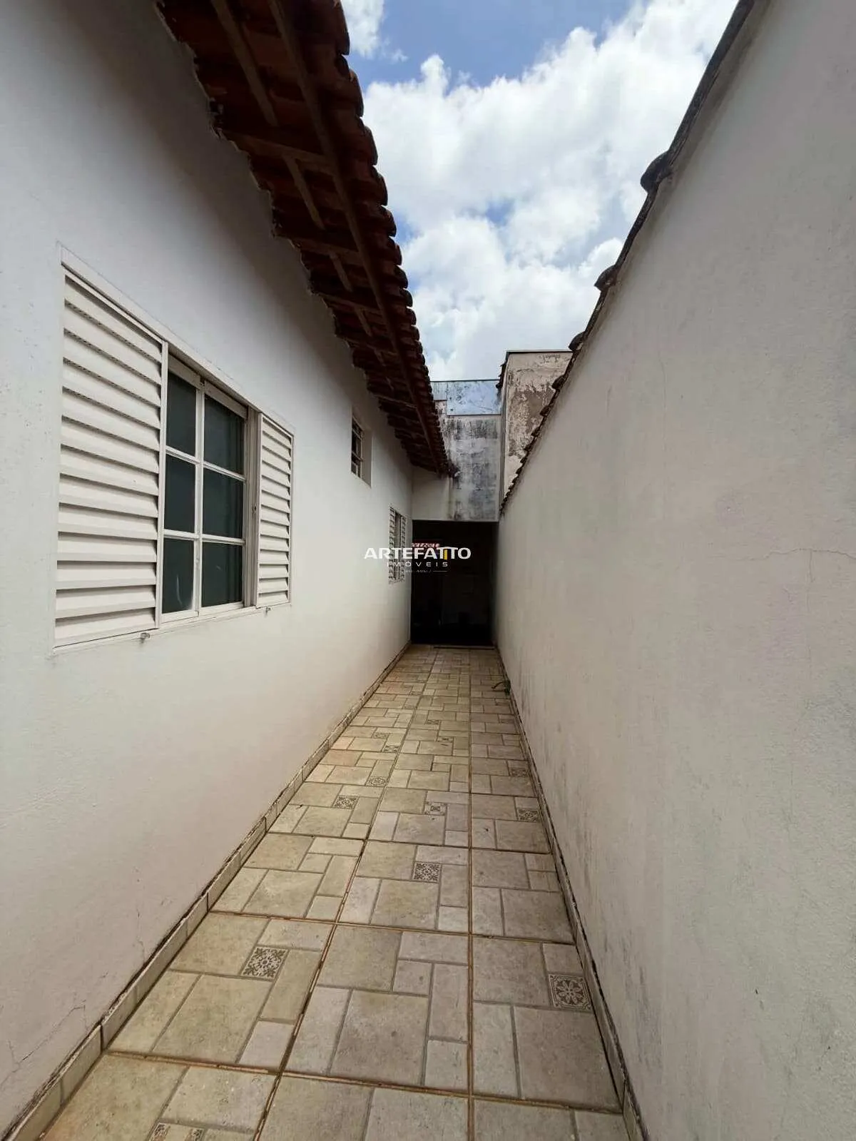 Imagem OPORTUNIDADE DE CASA NO RESIDENCIAL CHICO NECA EM TERRENO INTEIRO