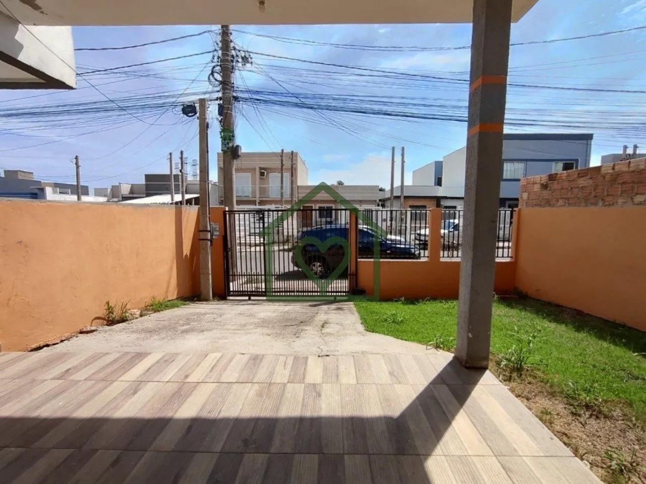 Imagem Casa com 2 dormitórios, 2 vaga de estacionamento coberta, localizada no bairro Jardim Algarve, em A...