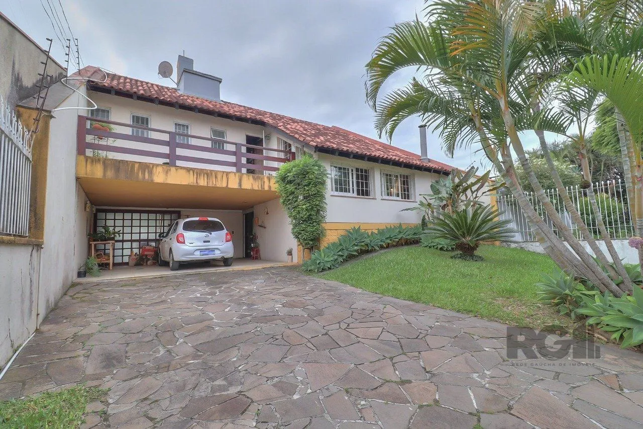 Imagem Casa a venda composta de 4 dormitórios no bairro Jardim Isabel em Porto Alegre
