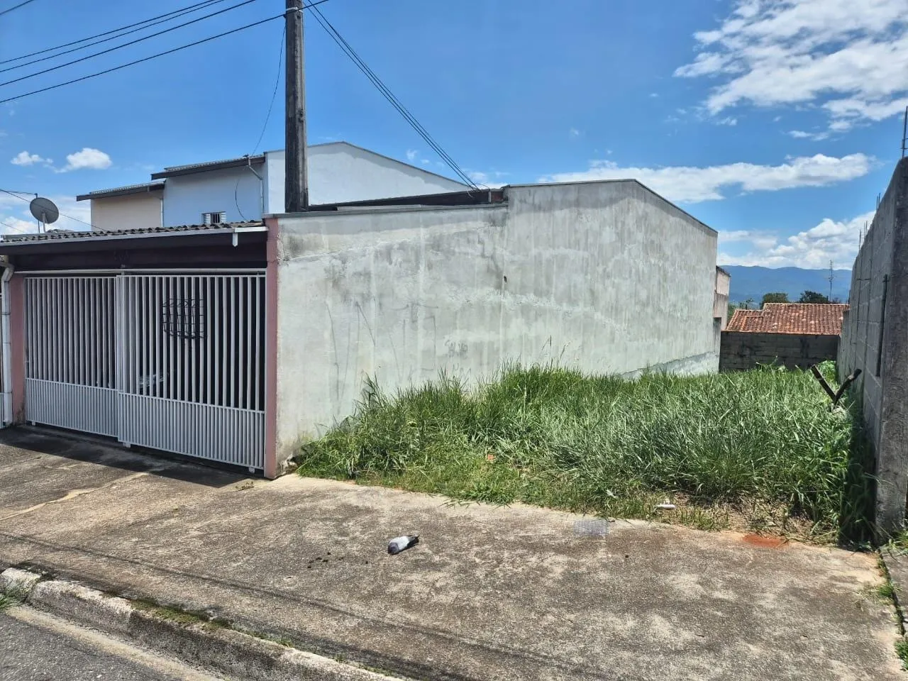 Imagem Terreno em Localização Central no Bairro Mombaça, Próximo a Escola, Mercado e Centro Comunitário, Ideal para Construção