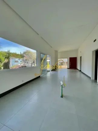 Imagem Casa térrea em condomínio fechado com 04 suites