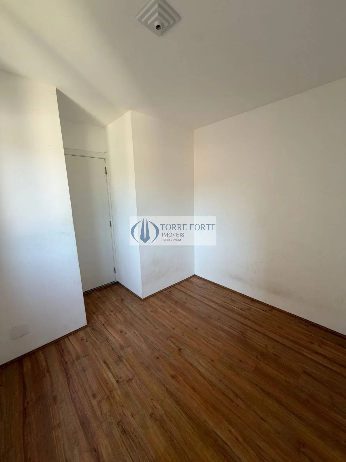 Foto do imóvel Ótimo apartamento com 45 m² reformado e semi-mobiliado próximo estação trem em Avenida Doutor Felipe Pinel