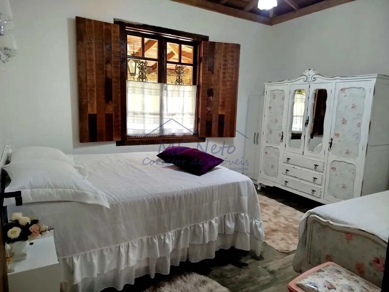 Imagem Casa em condomínio de chácaras à 300 m do centro

Área total 671 m2- área construída 240 M2

C...