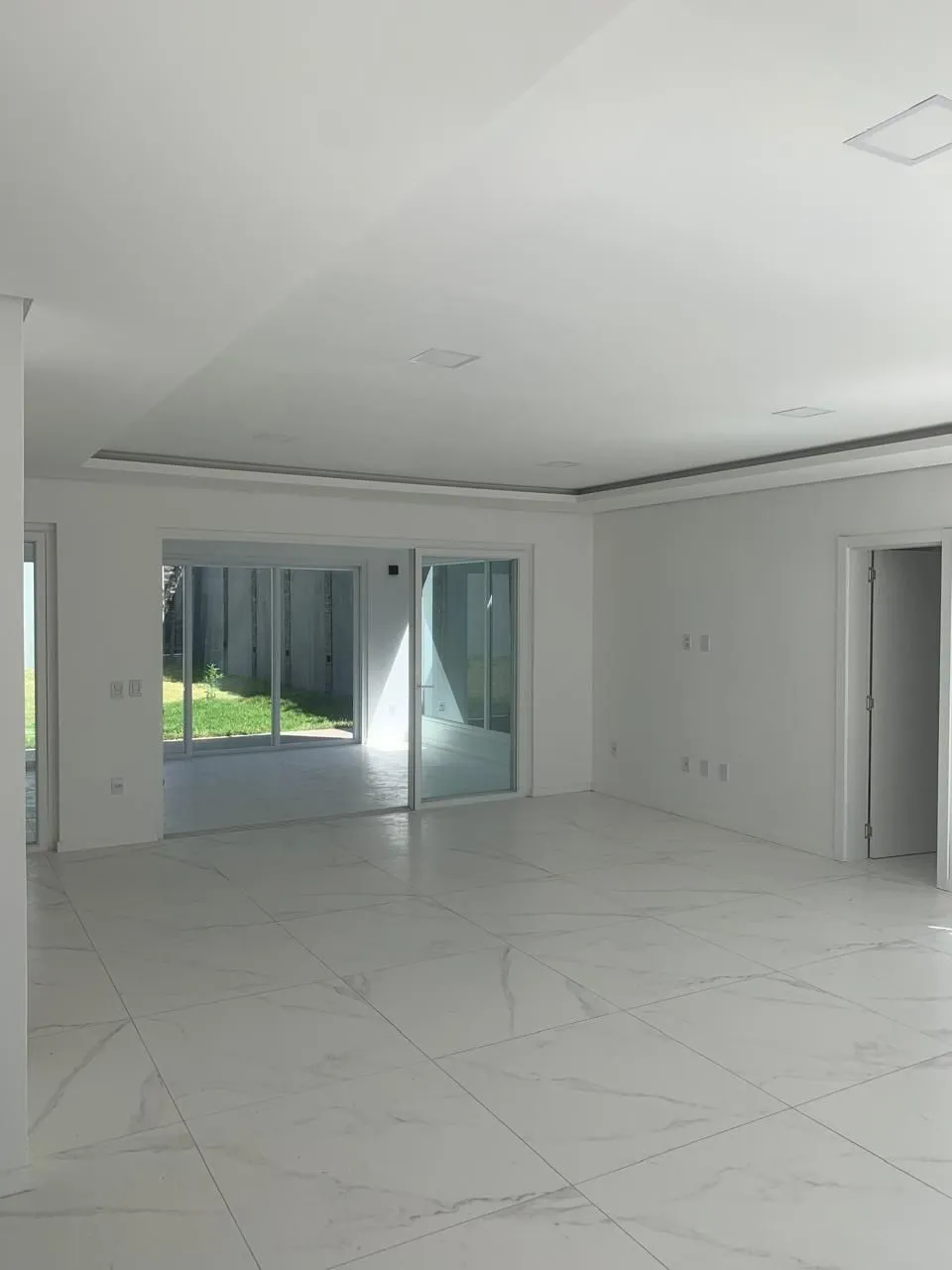Imagem Casa com 3 dormitórios e suíte à Venda no Bairro Medianeira - Porto Alegre/RS
