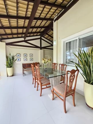 Imagem Casa em condomínio fechado com três suítes e área gourmet a venda em Patamares