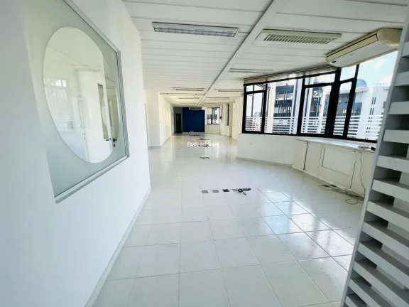 Imagem Conjunto comercial com 220m² para locação próximo a Berrini.