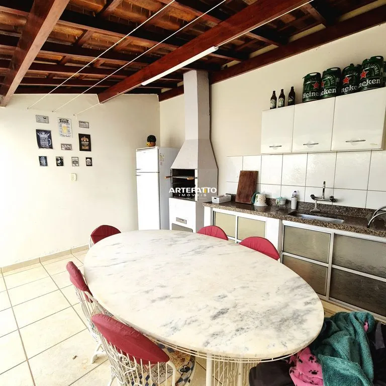 Imagem Casa com 4 dormitórios no bairro Vila Nossa Senhora das Graças