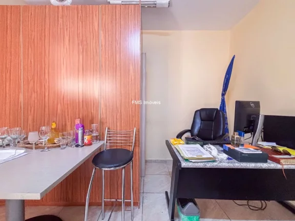 Imagem Excelente Casa Comercial à Venda na Vila Romana, São Paulo-SP: 11 Salas, 4 Banheiros, 196m² de Área!
