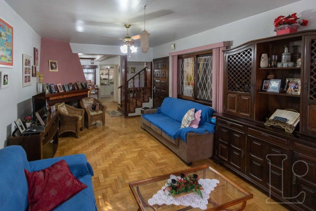 Imagem Sobrado para Venda - 241m², 4 dormitórios, sendo 1 suites, 1 vaga - Camaquã
