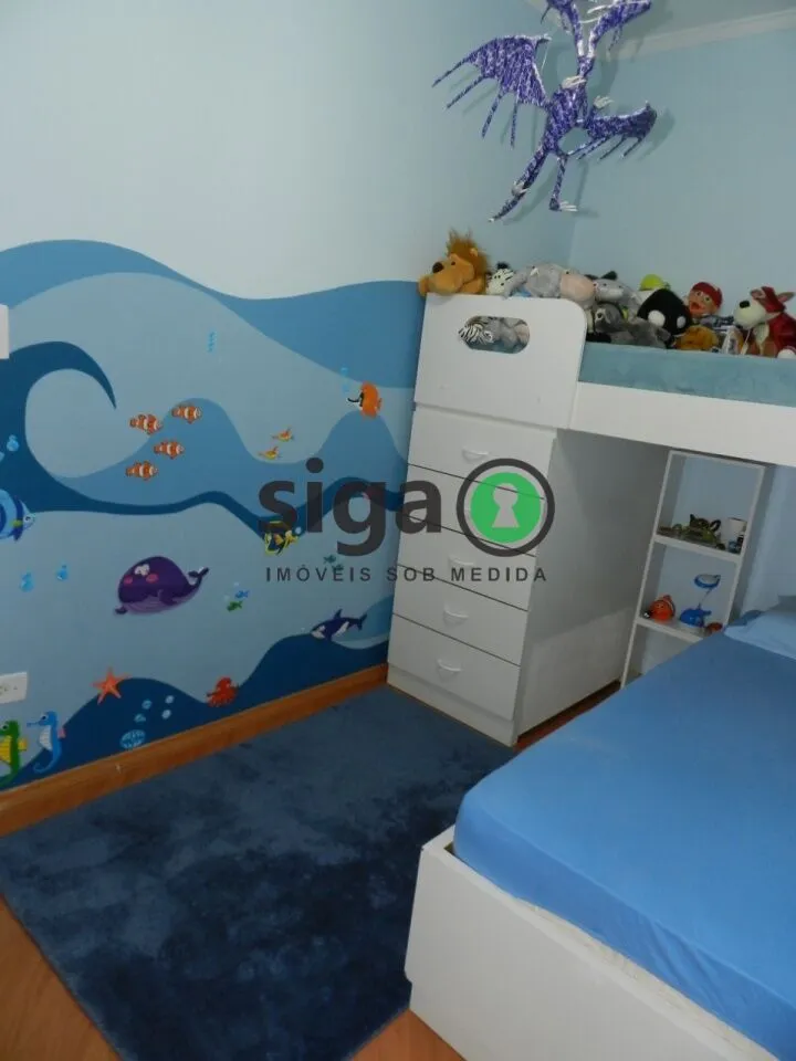 Imagem Casa Espaçosa com 5 Dormitórios e Quintal Próxima ao Metrô Vila Sônia.
