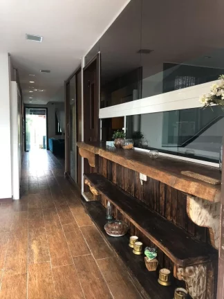 Imagem Casa alto padrão com 5 suítes na Praia dos Amores.