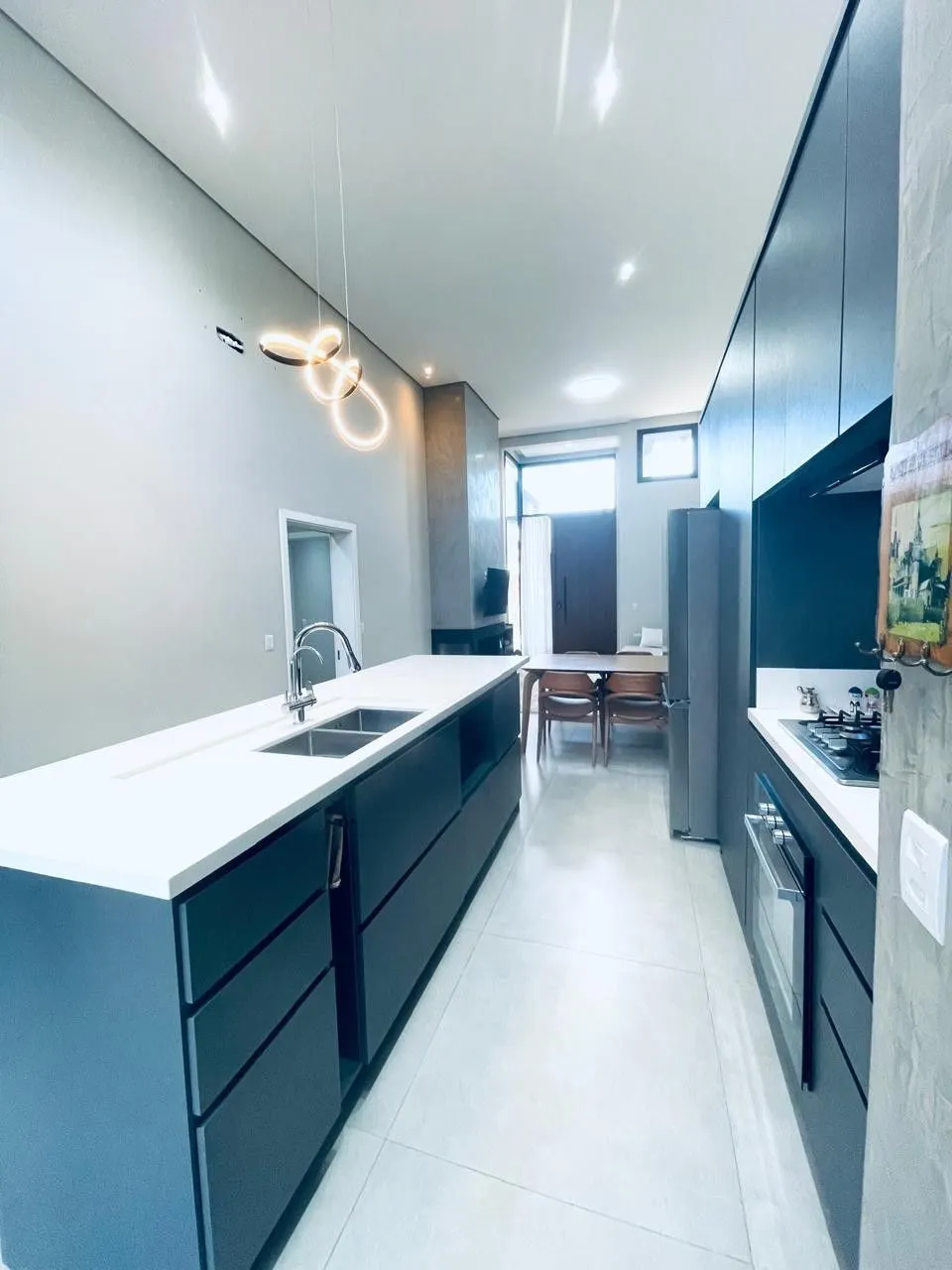 Imagem CASA EM CONDOMINIO TÉRREA, 3 SUÍTES 4 VAGAS DE GARAGEM, EM GRAVATAI RS