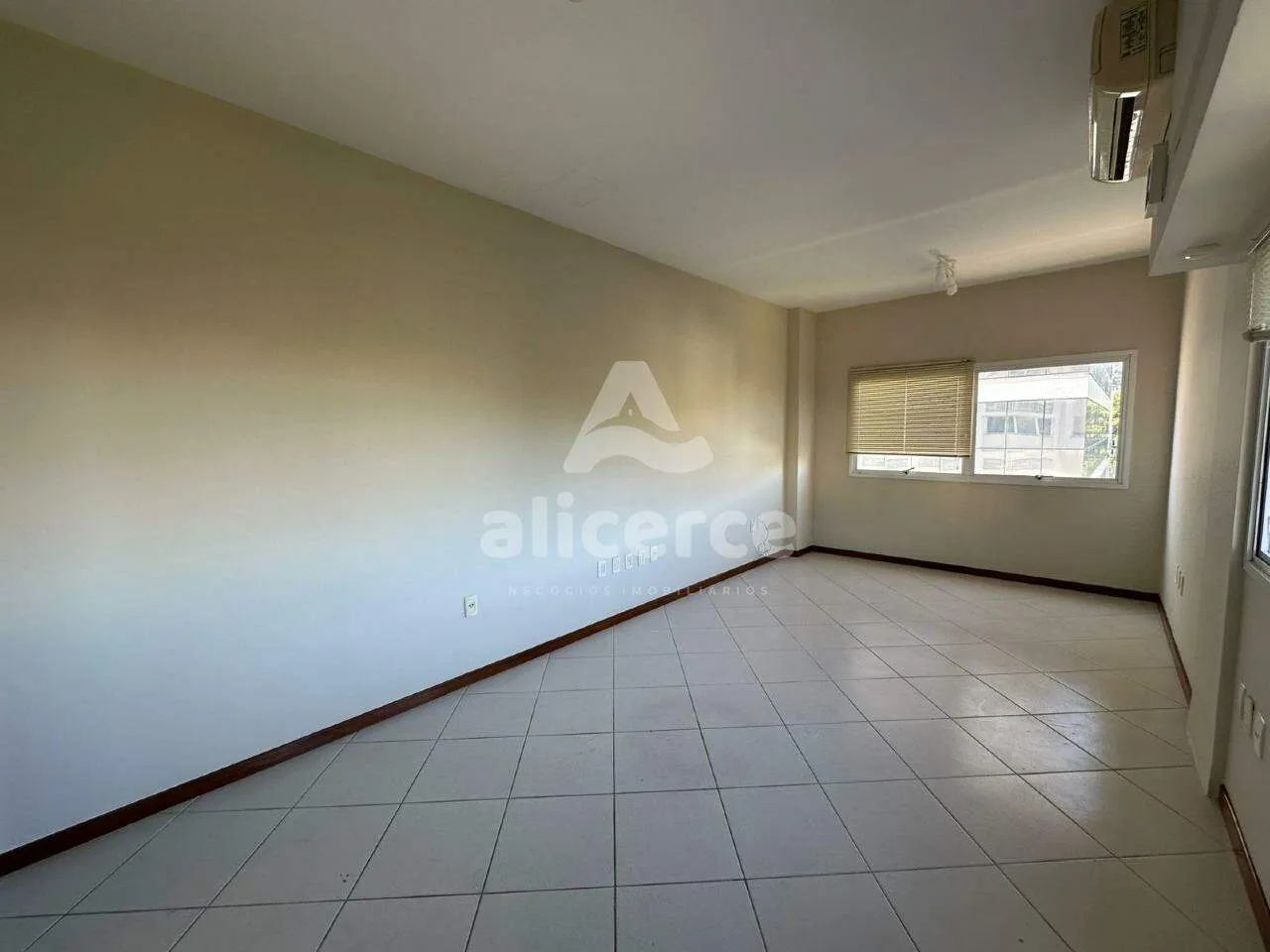 Imagem Excelente sala comercial com 30 m2 no bairro Trindade em Florianópolis