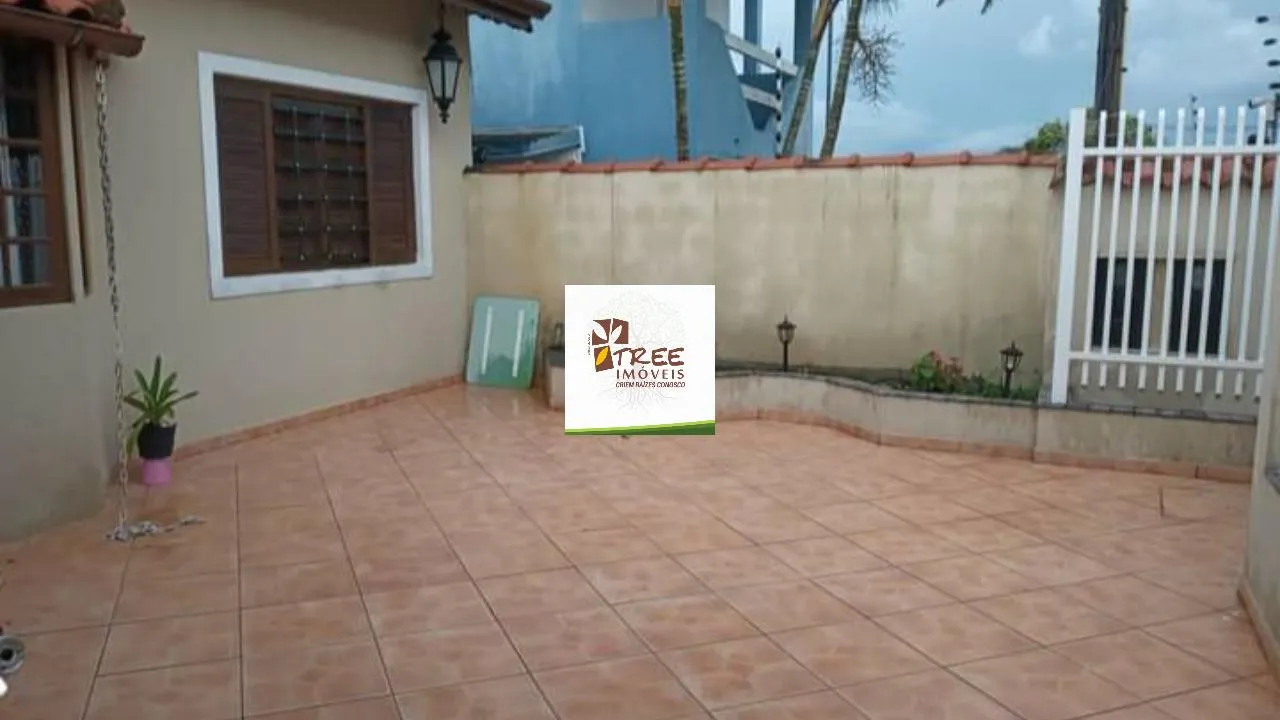 Imagem VENDA DE SOBRADO NO CENTER VILLE, EM ARUJÁ/SP, 235m² com 3 suítes, varanda com vista pra cidade, piso inferior com 4 cômodos e 2 vagas. CONSULTE-NOS.