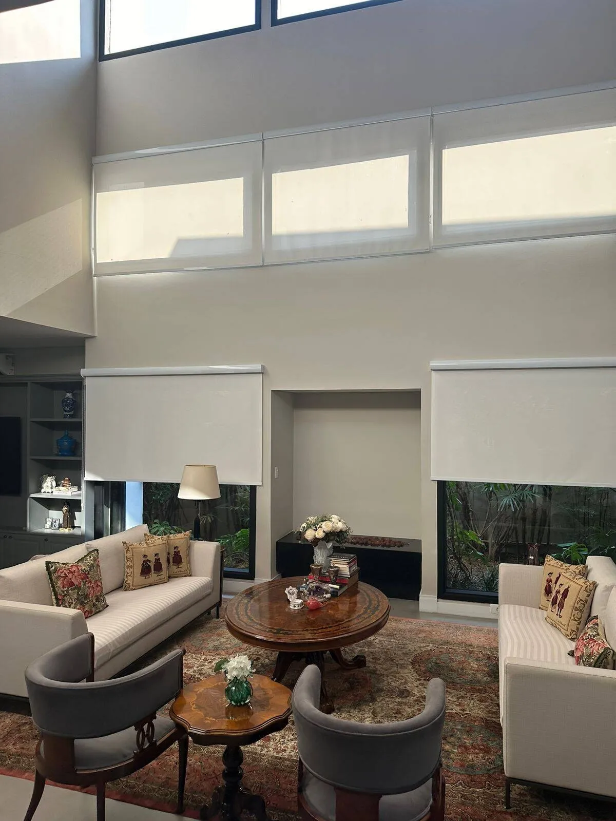 Imagem Sobrado de 403,80m² Localizado no Alphaville Residencial 2 em Barueri/SP!