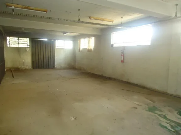 Imagem Excelente barracão para locação com ótima localização, duas entradas, guarita, almoxarifado, v...