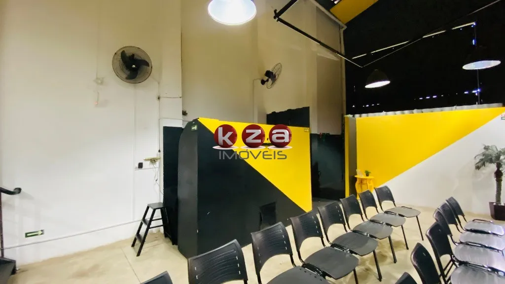 Imagem Barracão Comercial para Locação em Valinhos-SP, Parque dos Cocais: 2 Salas, 3 Banheiros, 2 Vagas e 300m². Venha conferir!