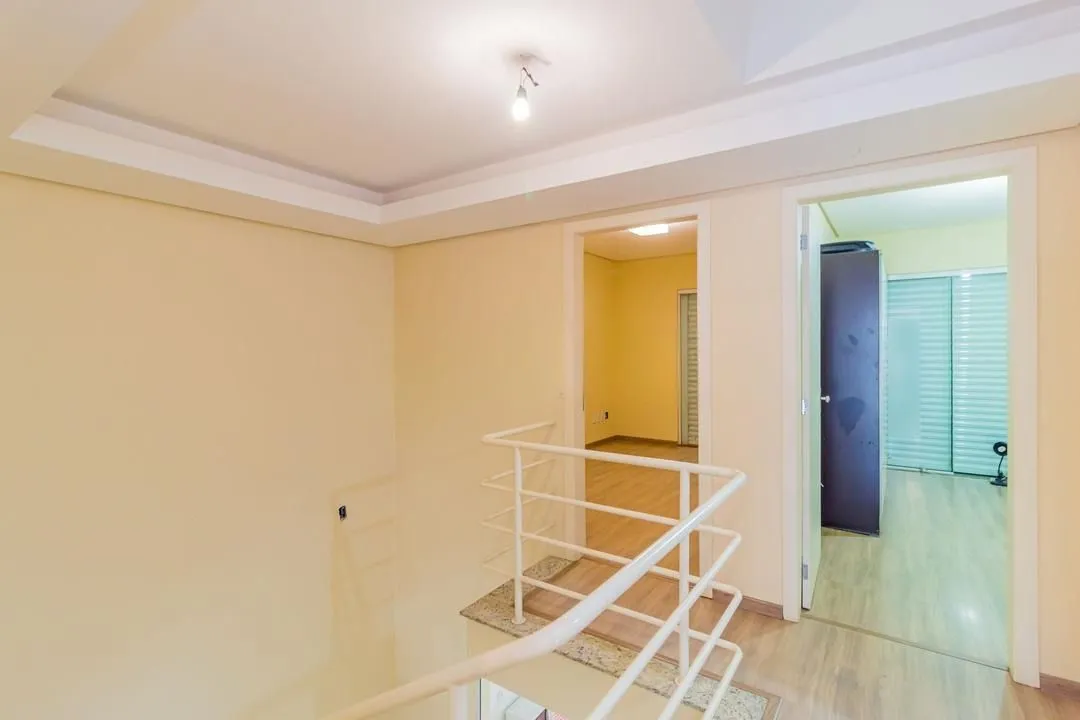 Imagem Casa com 3 dormitórios, suíte, lavabo e amplo pátio.