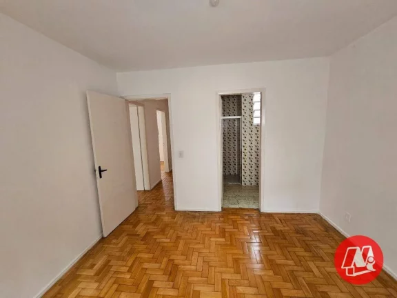 Imagem Apartamento 3 dormitórios (1 suíte). Dependência com wc auxiliar e sacada.