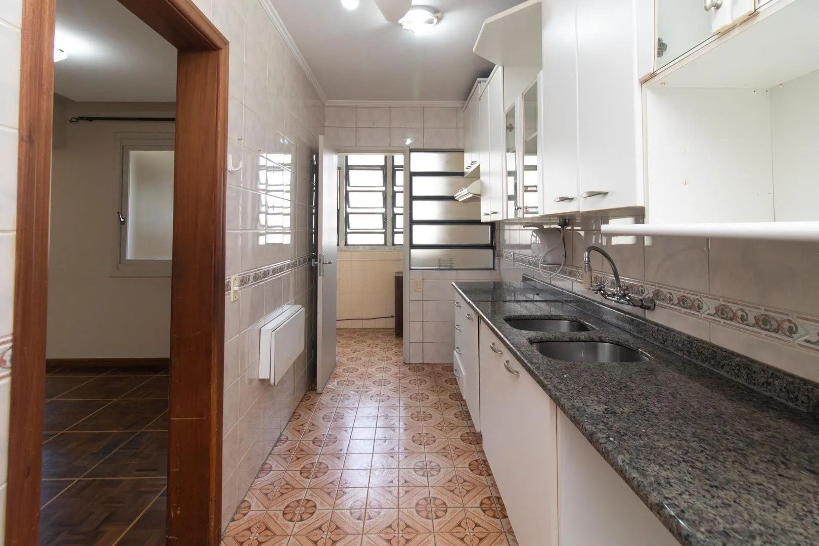 Imagem Apartamento de 03 dormitorios com suite e vaga coberta no bairro Menino Deus