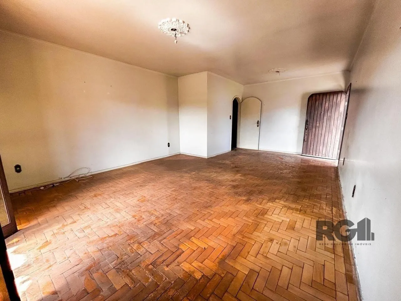 Imagem Casa com 2 salas comerciais, 3 quartos, vaga de garagem churrasqueira, suíte, no bairro Cavalhada, Porto Alegre/RS