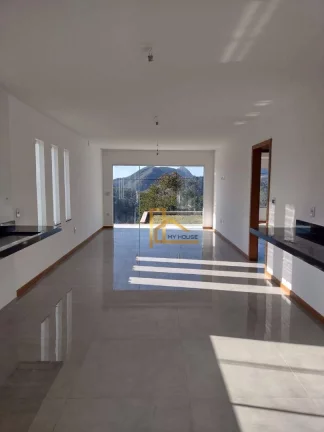 Imagem Casa em com 3 quartos sendo 1 suíte em Condomínio Clube na Região de Albuquerque em Teresópolis-RJ