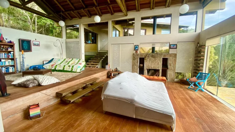 Imagem Imóvel de Luxo na Praia da Silveira: Casa com 3 Quartos, 1 Suíte e Garagem em Garopaba-SC!