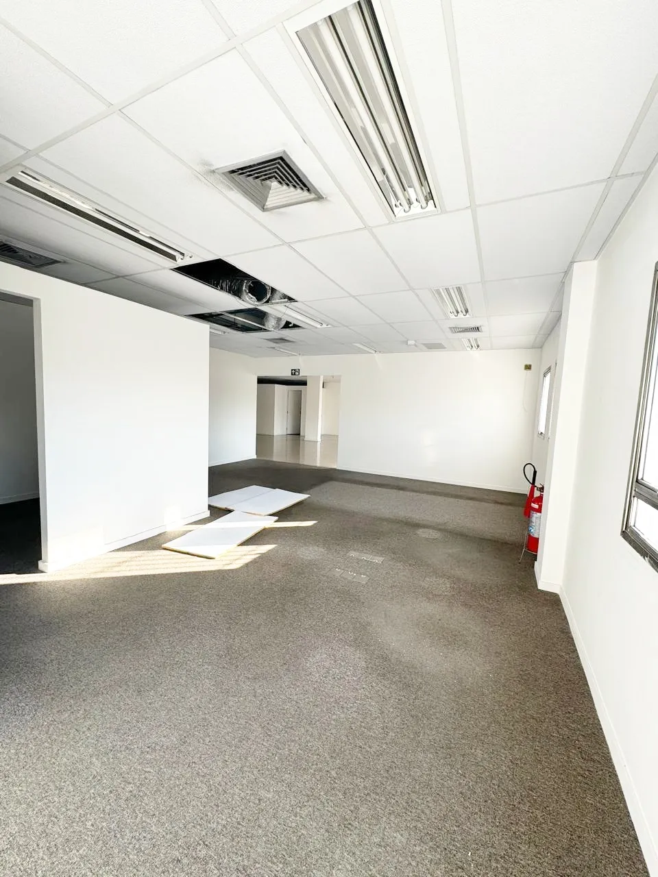 Imagem ALUGO ESTRATÉGICO PRÉDIO COMERCIAL NO BAIRRO VILA DAS BELEZAS!