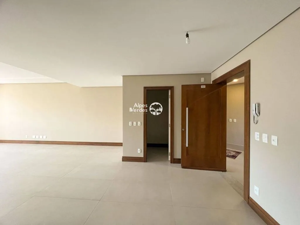 Imagem Vende-se Apartamento no Centro de Gramado, com 3 quartos, 162.11 m2