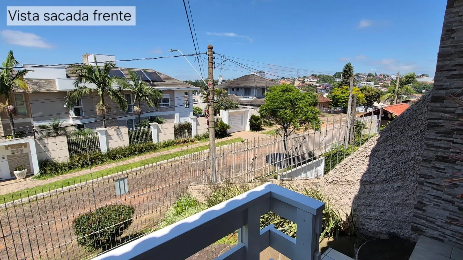 Imagem Excelente casa de 4 dormitórios, 1 suíte e 2 vagas em Novo Hamburgo.