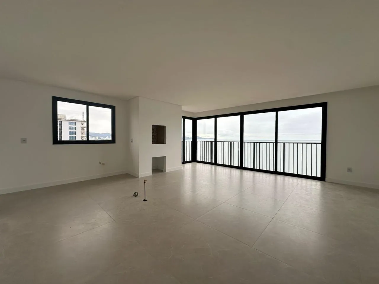 Imagem Apartamento com vista para o mar à venda com 122m2 por R$ 2.887.500,00