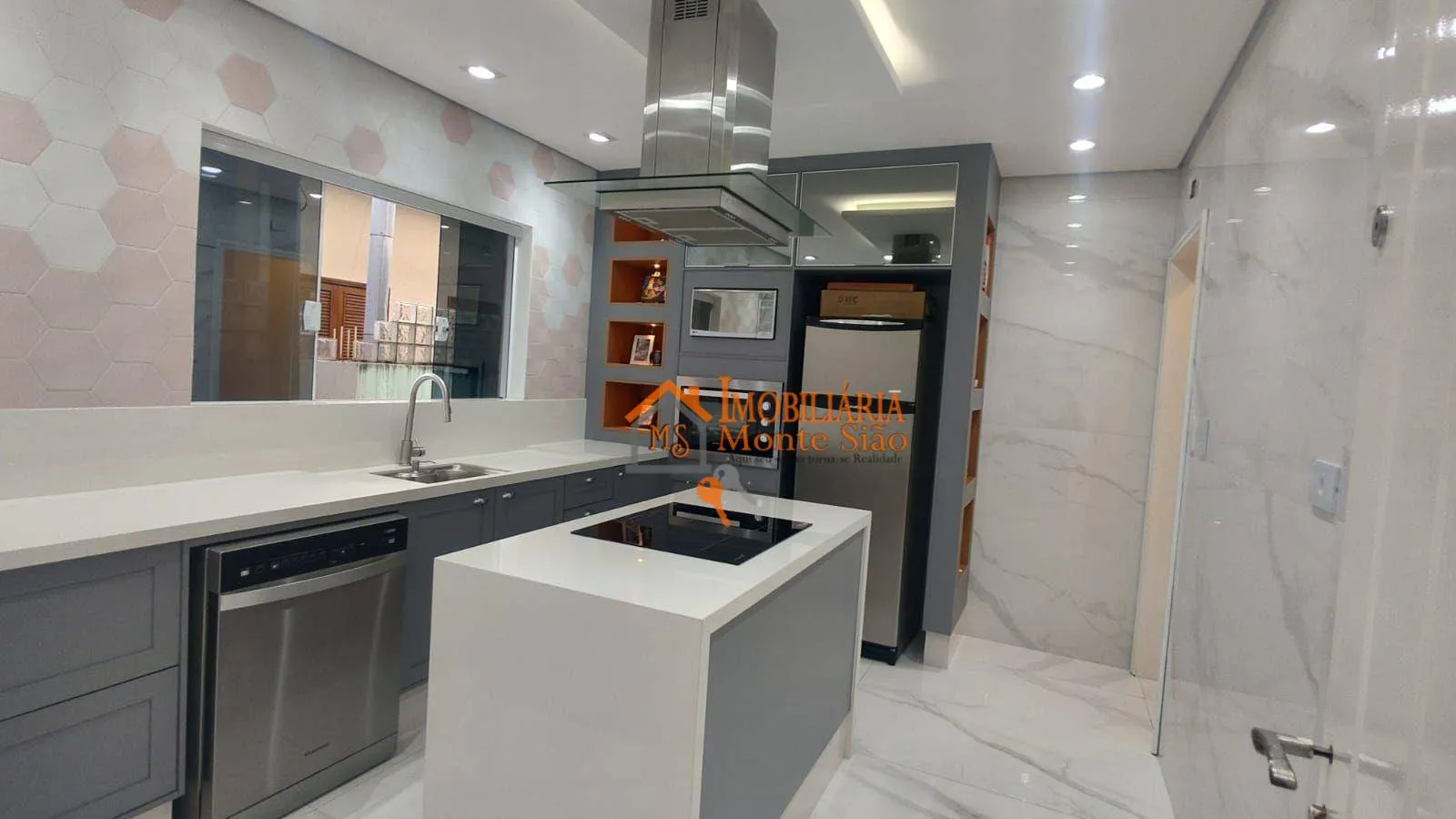 Imagem Sobrado com 3 dormitórios à venda, 200 m² por R$ 800.000,00 - Vila Maranduba - Guarulhos/SP