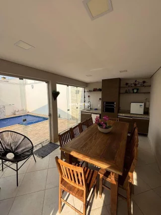 Imagem CASA COM PISCINA NO MENEGHETTI