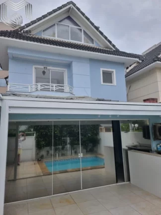 Foto do imóvel Casa à venda no Recreio dos Bandeirantes, Rio de Janeiro-RJ: 4 quartos, 2 suítes, 2 salas, 5 banheiros, 2 vagas, 220m²!