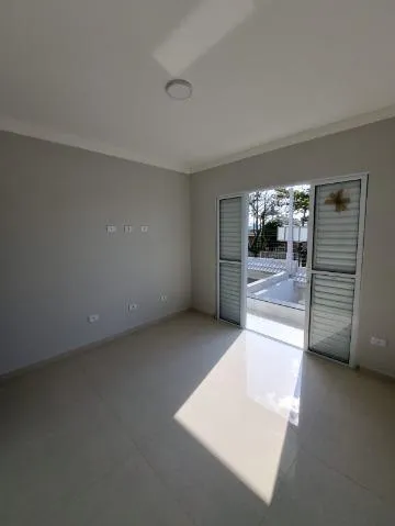 Imagem VENDA DE SOBRADO NOVO NO JARDIM PLANALTO, EM ARUJÁ/SP, 115m² com 3 suítes, sala ampla com led, área gourmet com churrasqueira e 02 vagas. CONSULTE-NOS