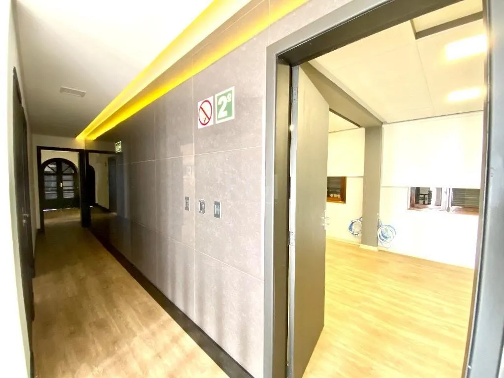 Imagem Excelente Casa Comercial Reformada Para comprar - Partenon - Porto Alegre/RS