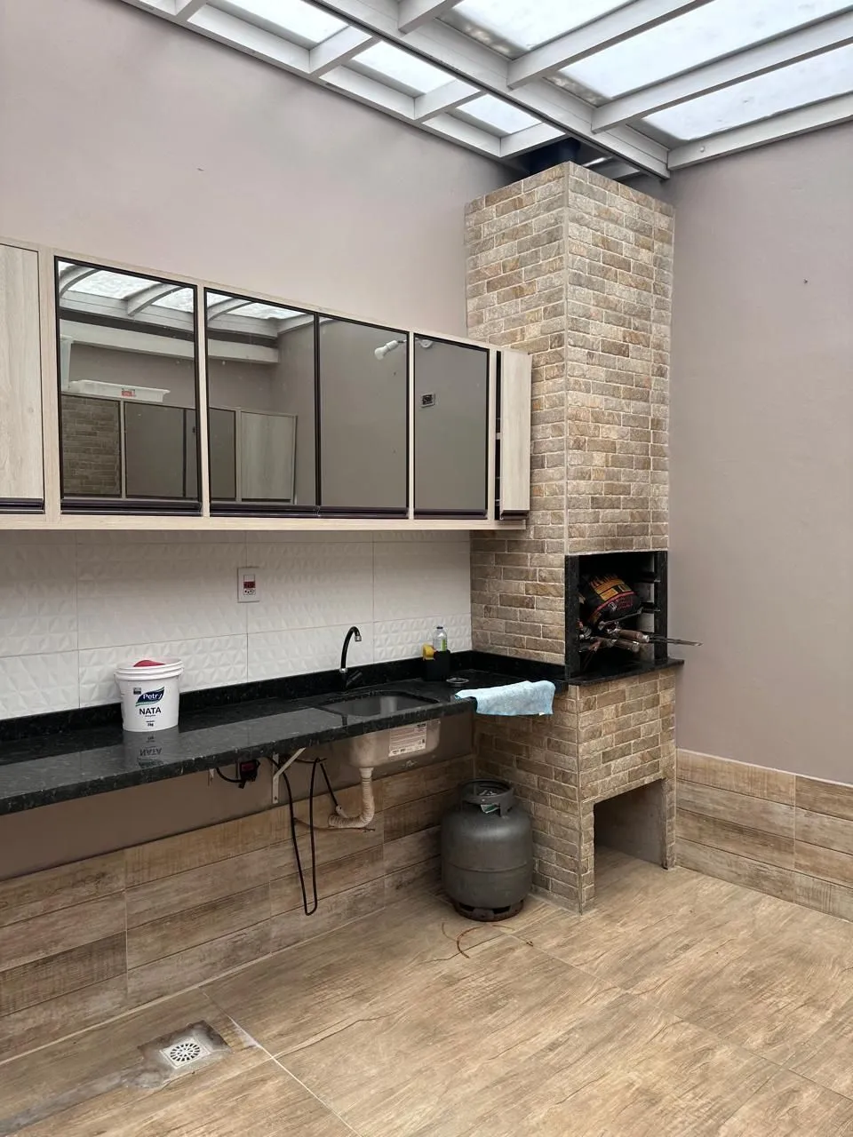 Imagem Sobrado localizado no bairro Mato Grande, c/2 dormitórios, living, cozinha e um aconchegante espaço gourmet c/ churrasqueira para reunir familia e amigos.